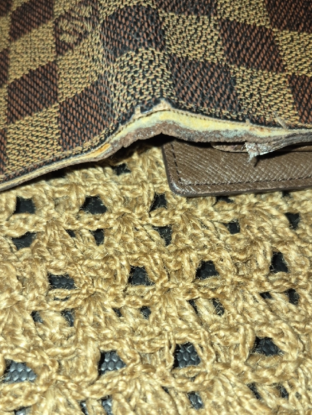 Authentic LV Damier Wallet - Picture 6 of 10